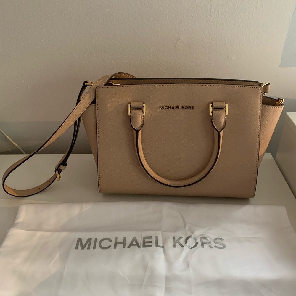 Michael Kors Satchel in Beige with detachable Shoulder Strap